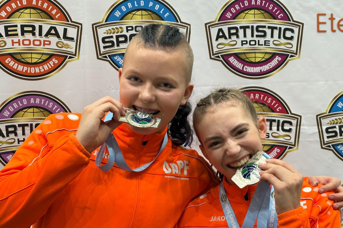 Zilver voor Ellf (17) en Ieme (15) op WK Aerial Hoop in Buenos Aires