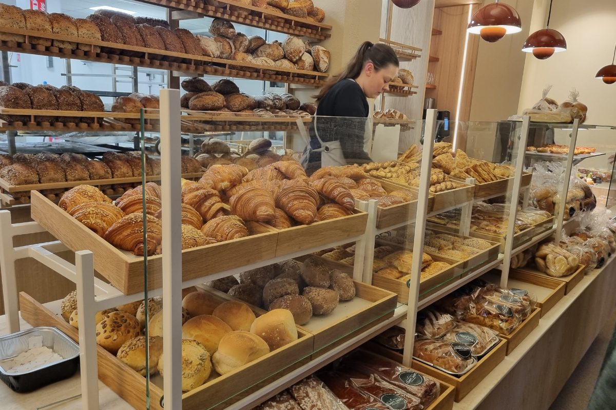 Albert Bakt Zeist recensie: volle toonbank en lange rij